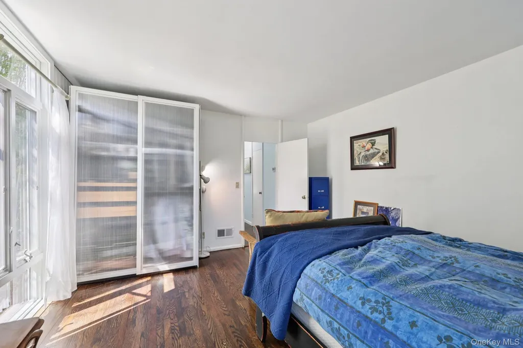 44 Old Country Road New Rochelle NY 10804