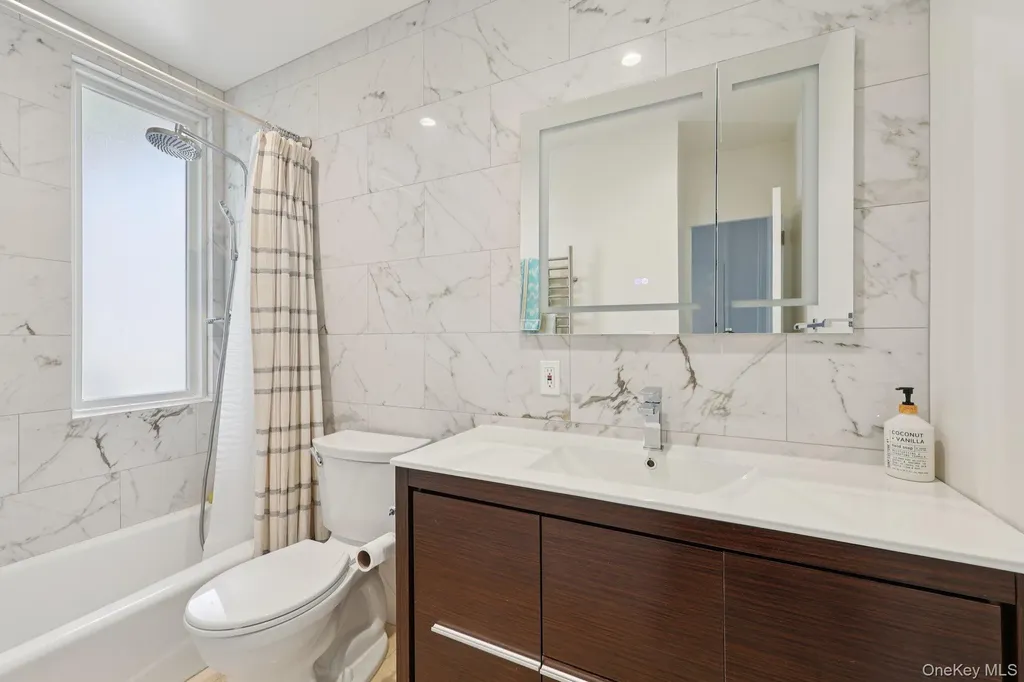 44 Old Country Road New Rochelle NY 10804