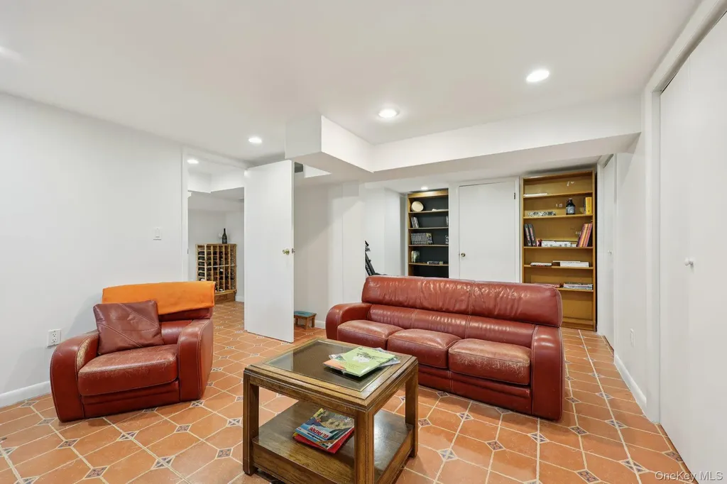 44 Old Country Road New Rochelle NY 10804
