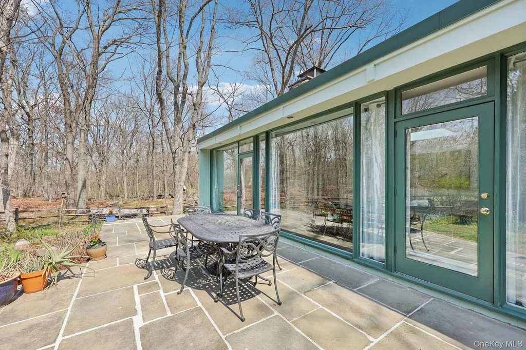44 Old Country Road New Rochelle NY 10804