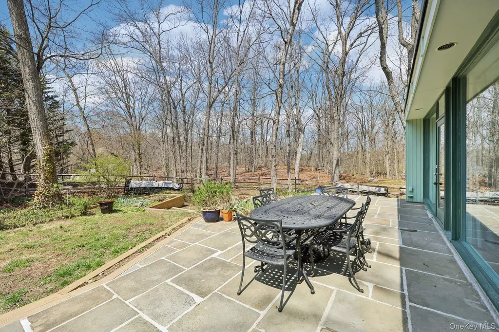 44 Old Country Road New Rochelle NY 10804