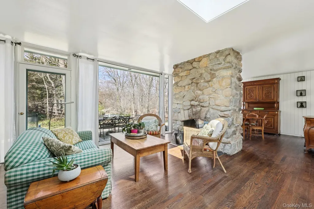 44 Old Country Road New Rochelle NY 10804