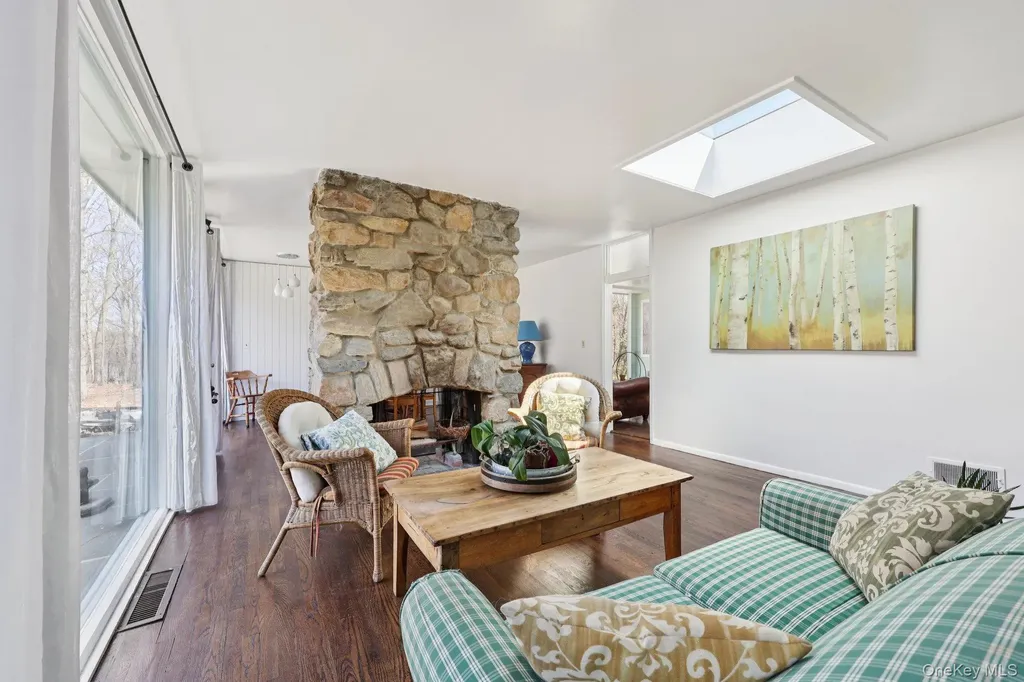 44 Old Country Road New Rochelle NY 10804