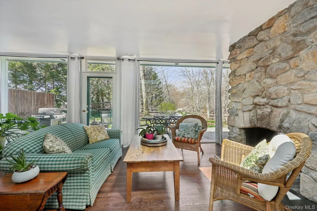44 Old Country Road New Rochelle NY 10804