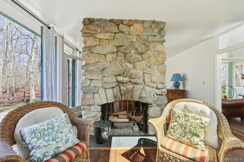 44 Old Country Road New Rochelle NY 10804