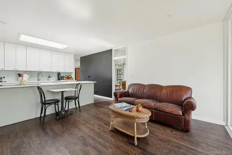 44 Old Country Road New Rochelle NY 10804