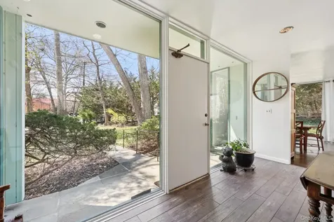 44 Old Country Road New Rochelle NY 10804