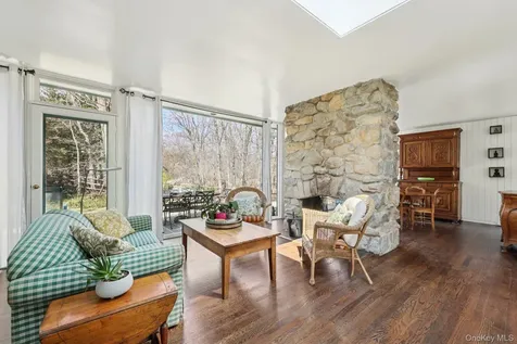 44 Old Country Road New Rochelle NY 10804