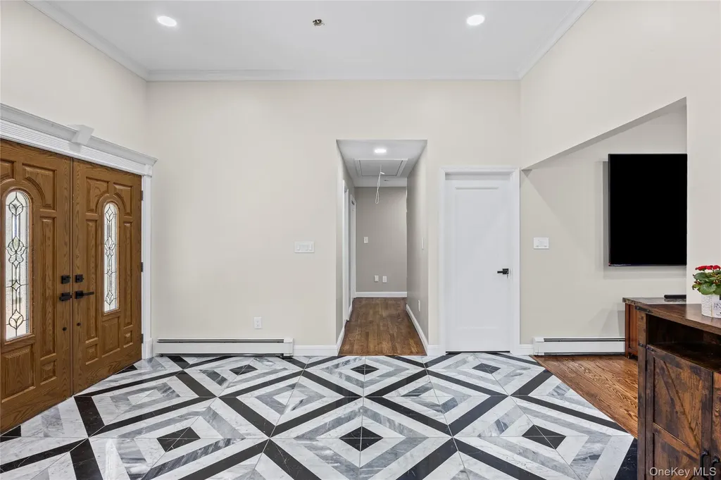 9 Weaver Lane Dix Hills NY 11746