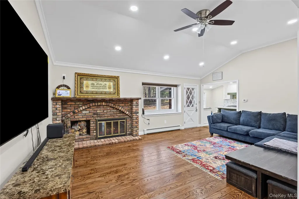 9 Weaver Lane Dix Hills NY 11746