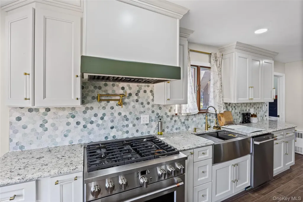 9 Weaver Lane Dix Hills NY 11746
