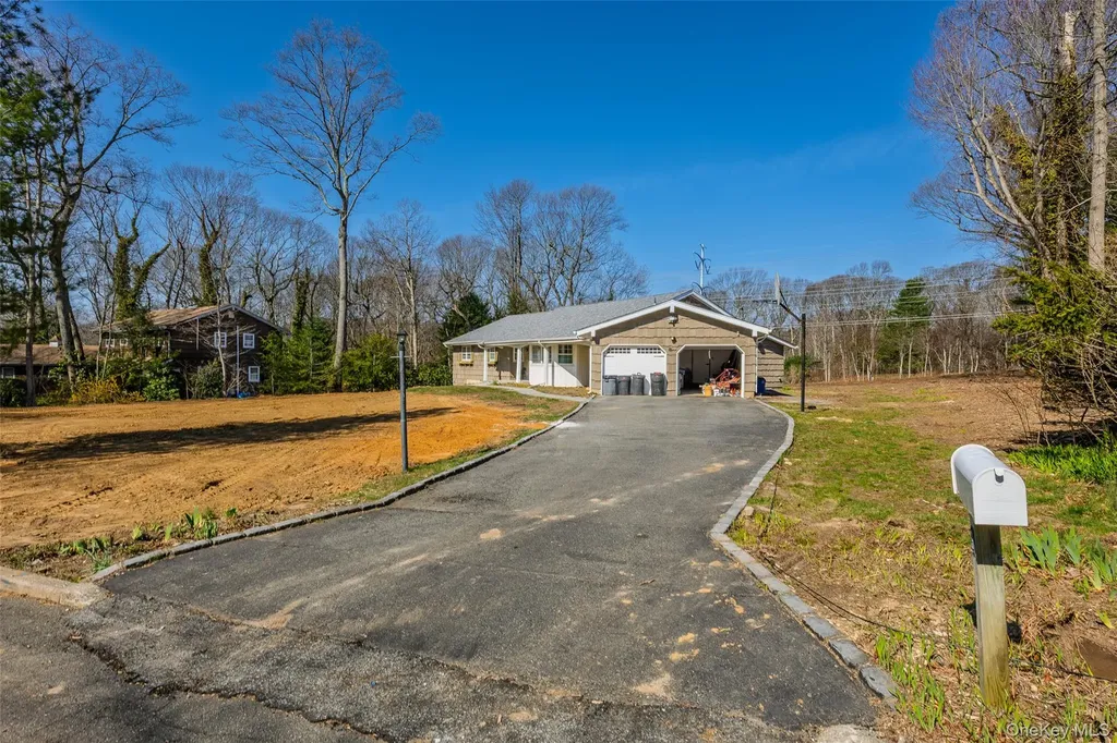 9 Weaver Lane Dix Hills NY 11746