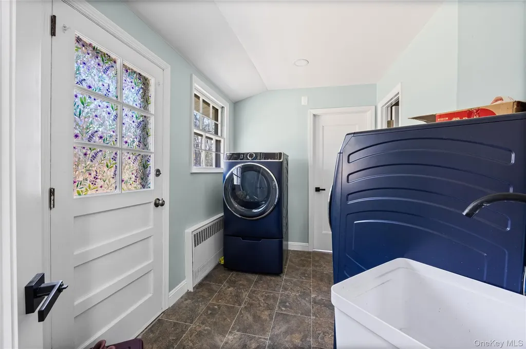 9 Weaver Lane Dix Hills NY 11746