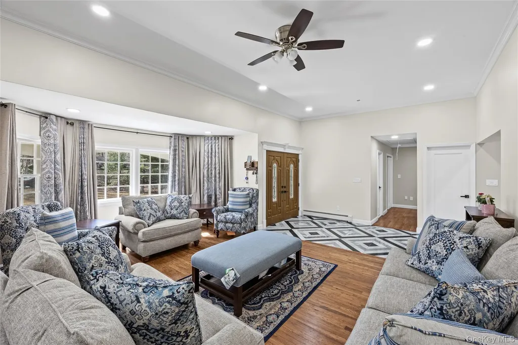 9 Weaver Lane Dix Hills NY 11746