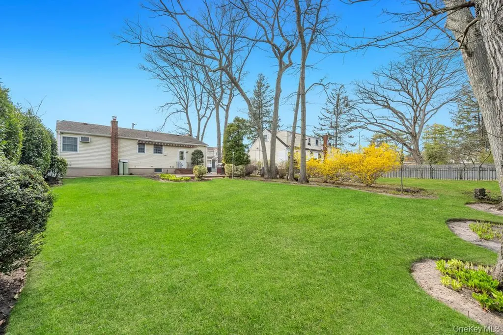 238 Centre Avenue Lindenhurst NY 11757