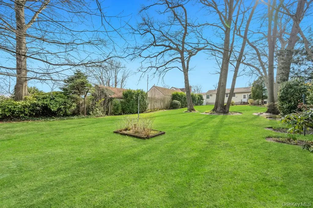 238 Centre Avenue Lindenhurst NY 11757