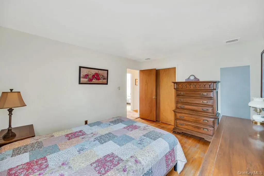 238 Centre Avenue Lindenhurst NY 11757