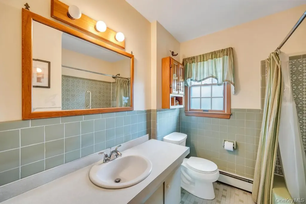 238 Centre Avenue Lindenhurst NY 11757