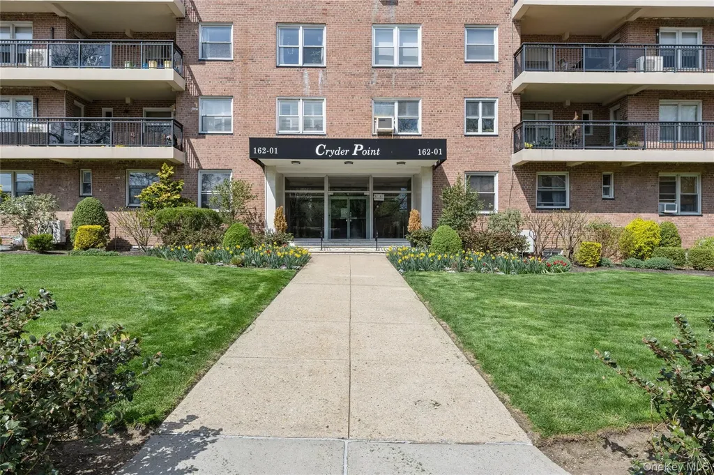 162-01 Powells Cove Boulevard Beechhurst NY 11357