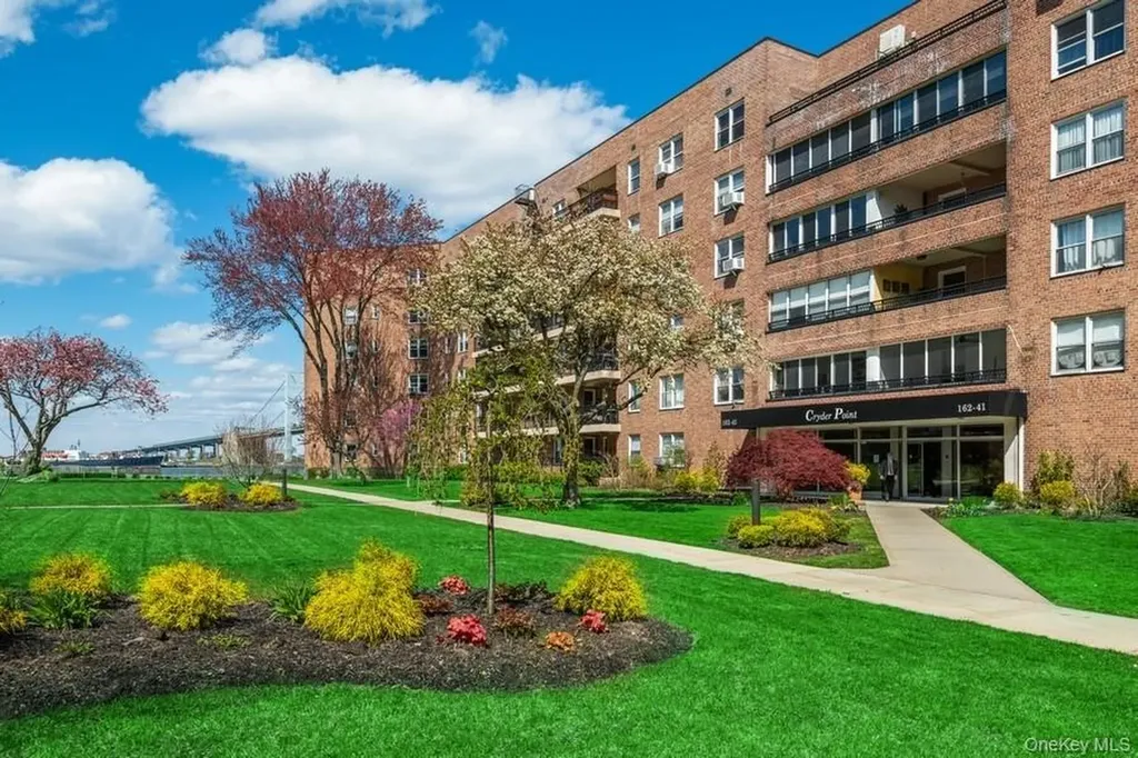 162-01 Powells Cove Boulevard Beechhurst NY 11357