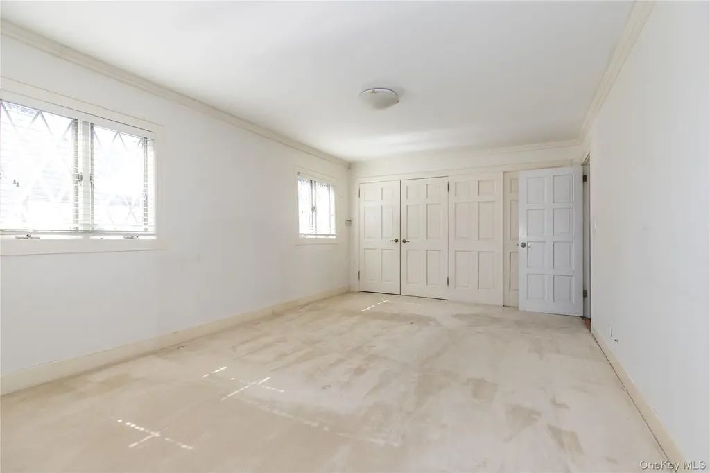 8 Stuart Street Great Neck NY 11023