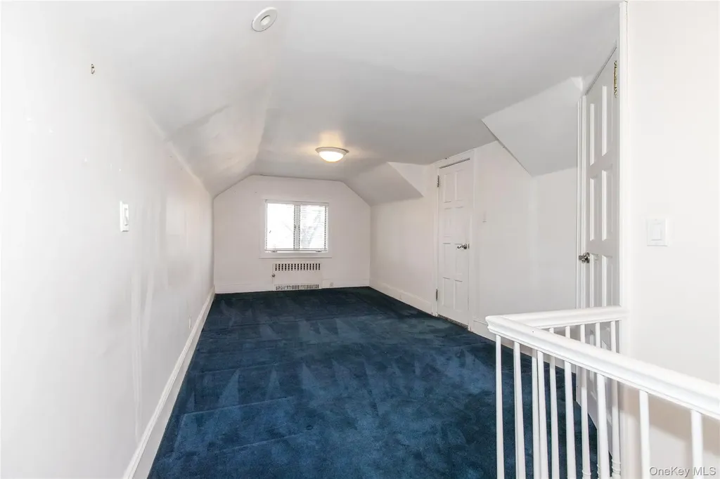 8 Stuart Street Great Neck NY 11023