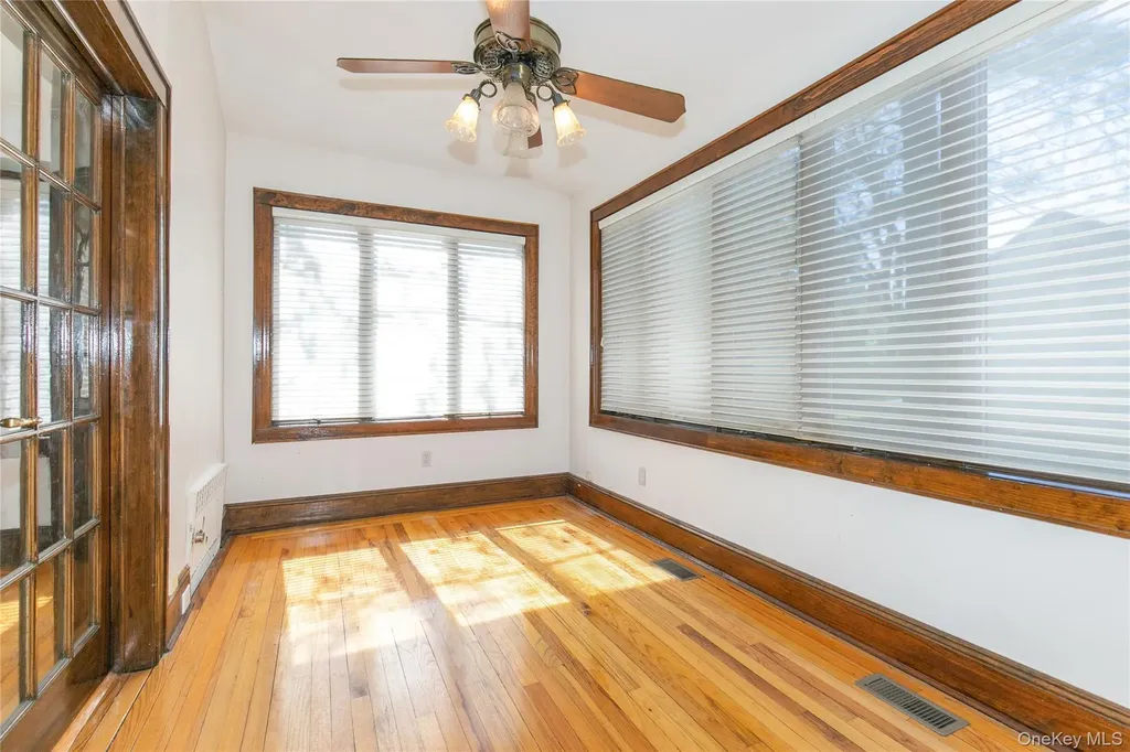 8 Stuart Street Great Neck NY 11023