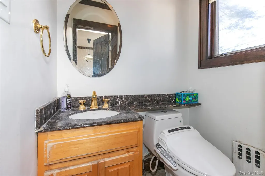 8 Stuart Street Great Neck NY 11023