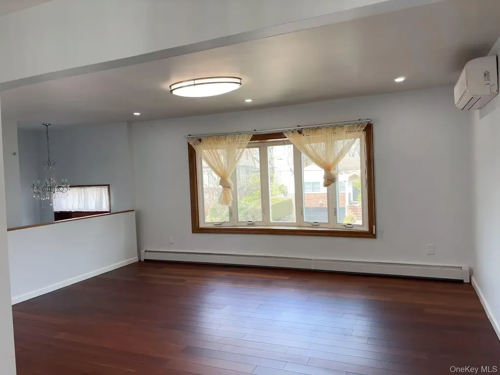 567 Langley Avenue West Hempstead NY 11552
