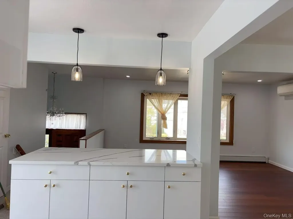 567 Langley Avenue West Hempstead NY 11552
