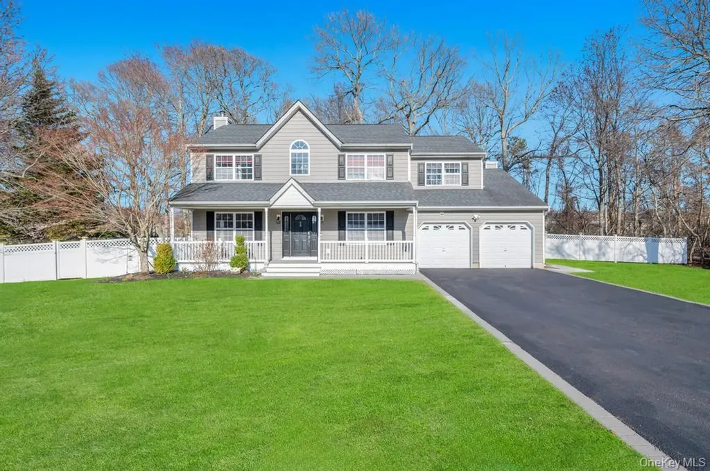 29 Harwood Way Coram NY 11727