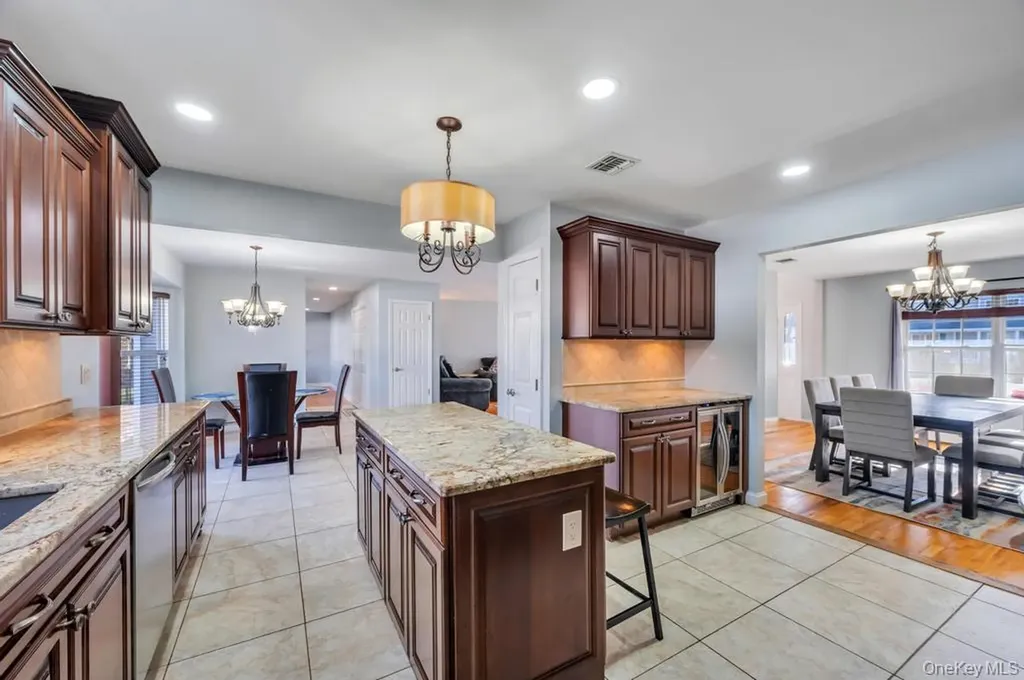 29 Harwood Way Coram NY 11727