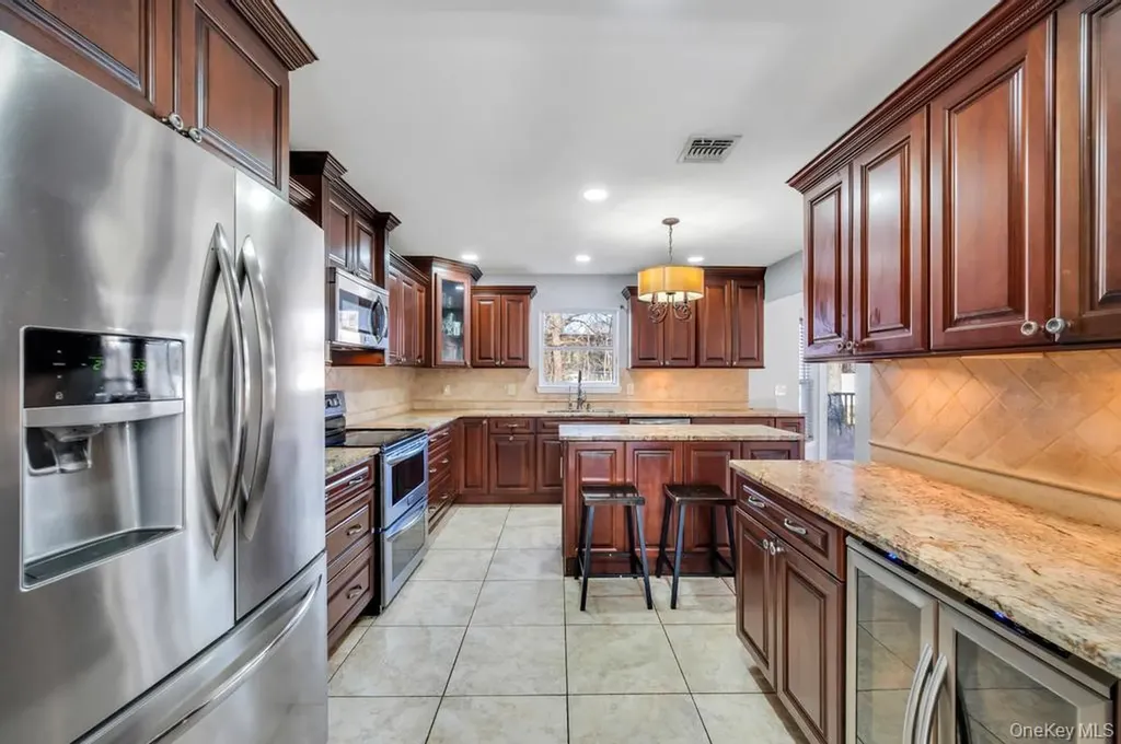 29 Harwood Way Coram NY 11727