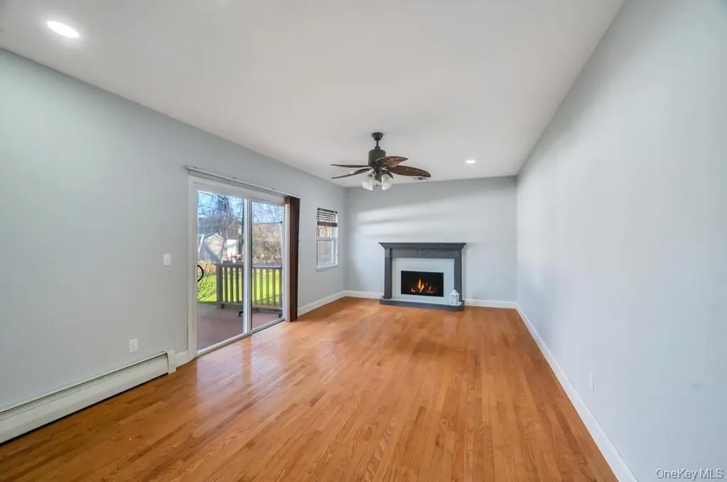 29 Harwood Way Coram NY 11727