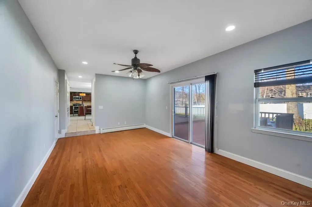29 Harwood Way Coram NY 11727