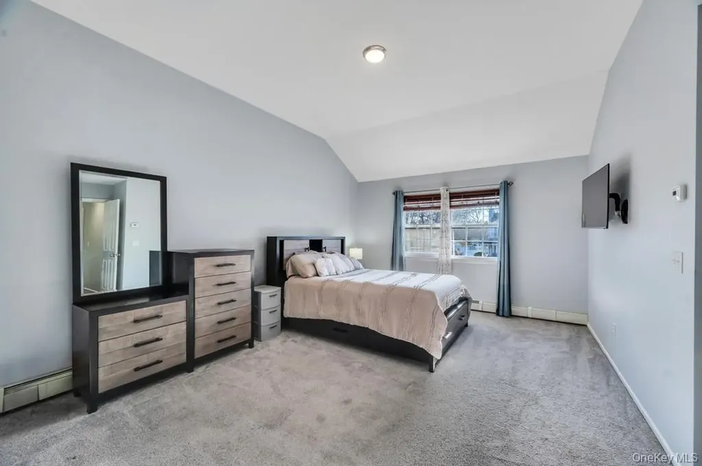 29 Harwood Way Coram NY 11727