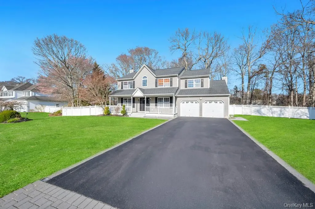 29 Harwood Way Coram NY 11727