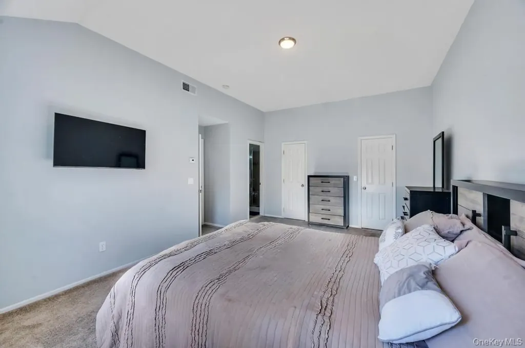 29 Harwood Way Coram NY 11727
