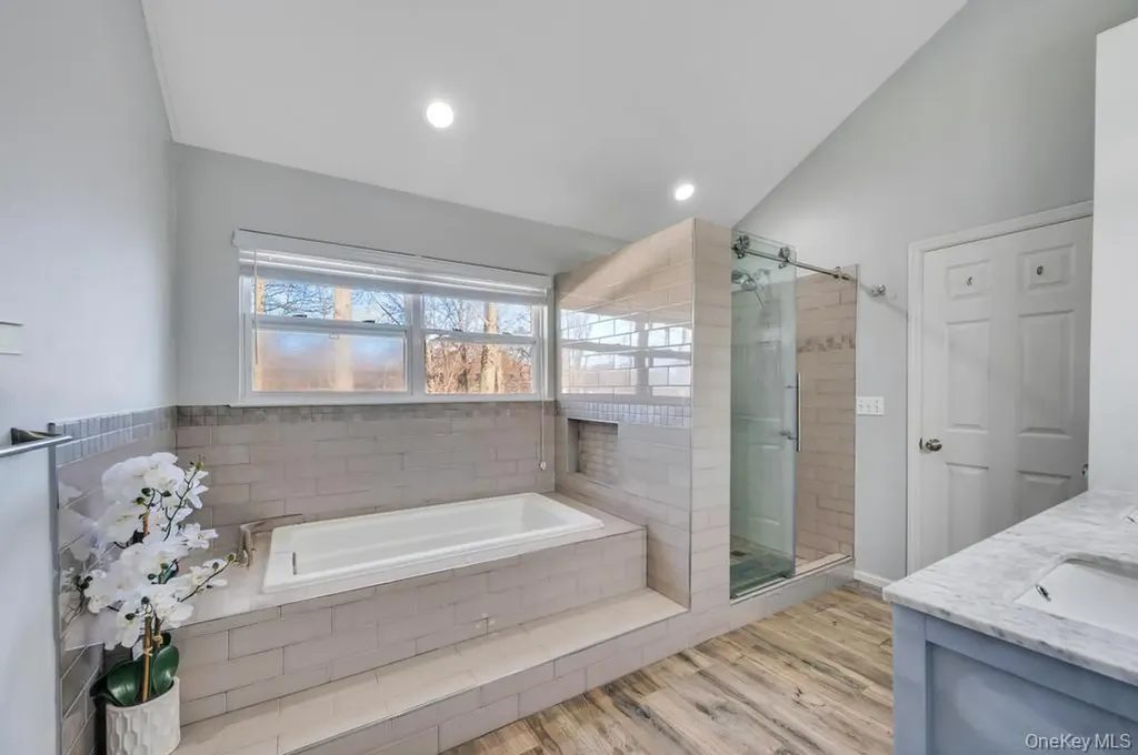29 Harwood Way Coram NY 11727