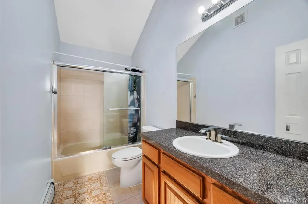 29 Harwood Way Coram NY 11727