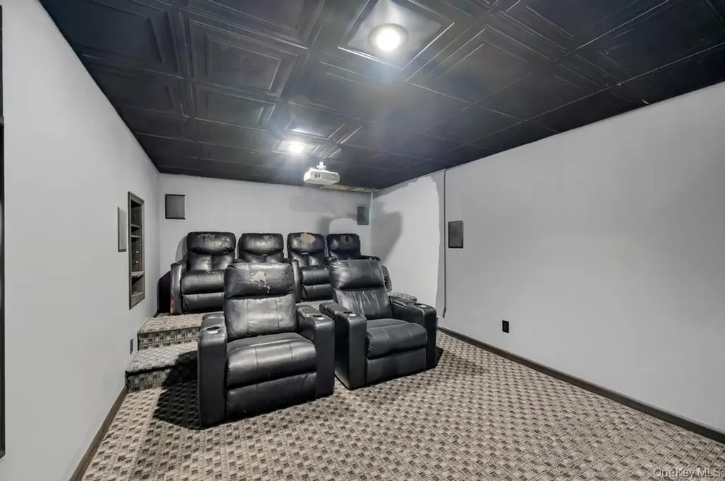 29 Harwood Way Coram NY 11727