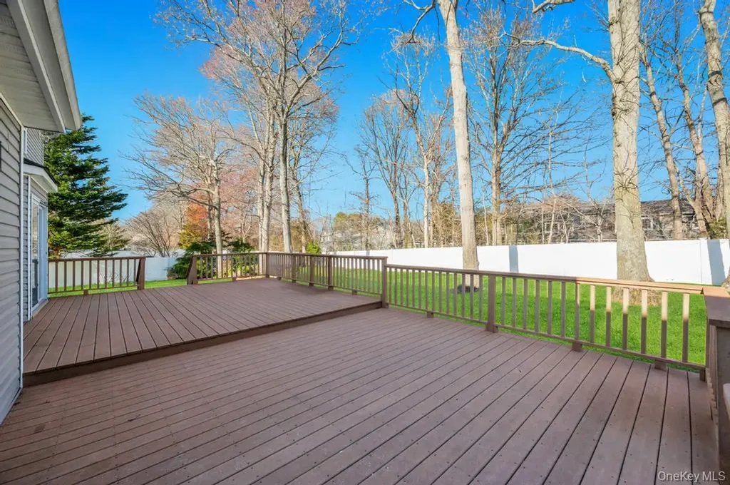 29 Harwood Way Coram NY 11727