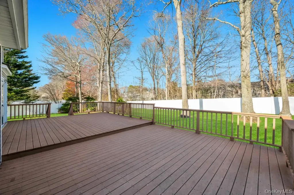 29 Harwood Way Coram NY 11727