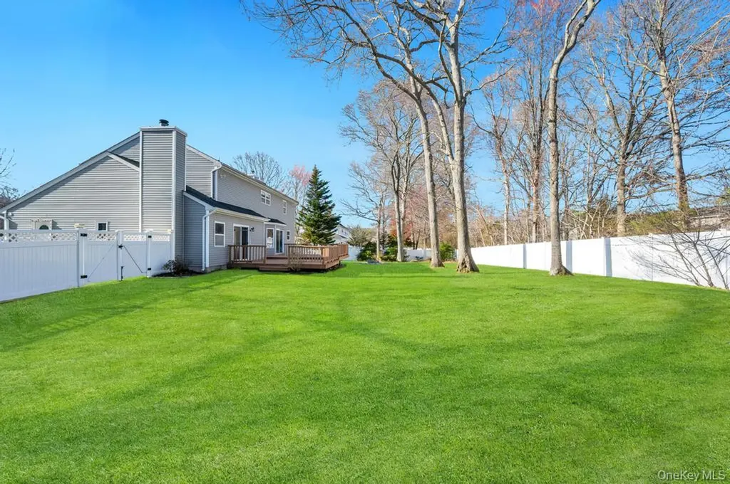 29 Harwood Way Coram NY 11727