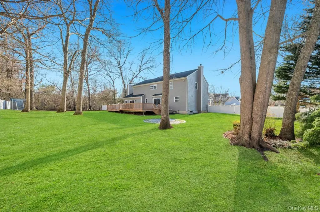 29 Harwood Way Coram NY 11727