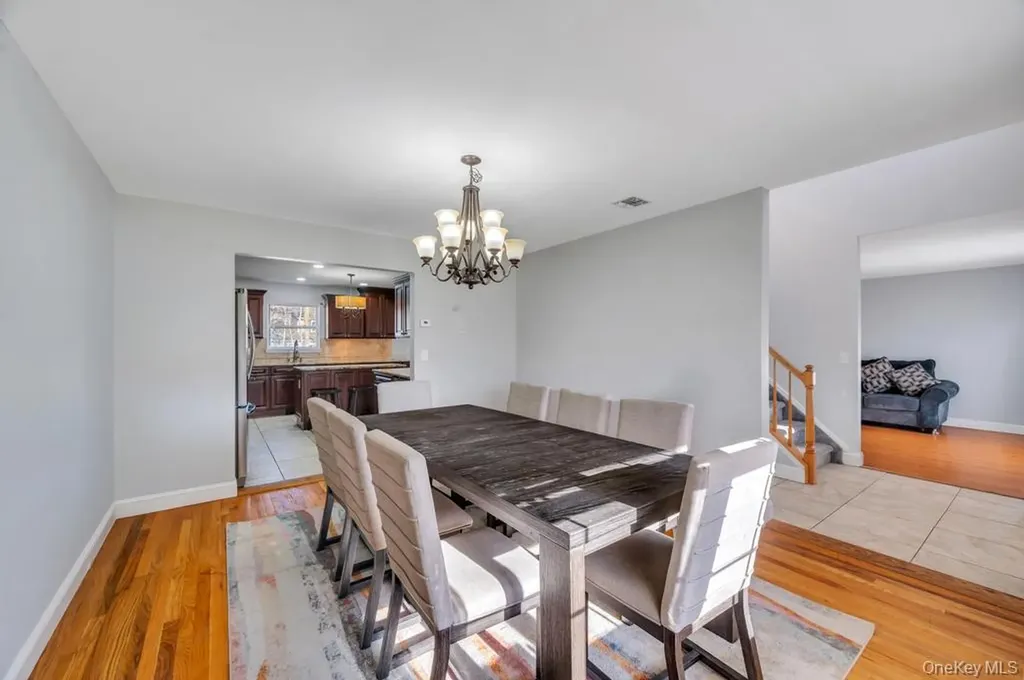 29 Harwood Way Coram NY 11727
