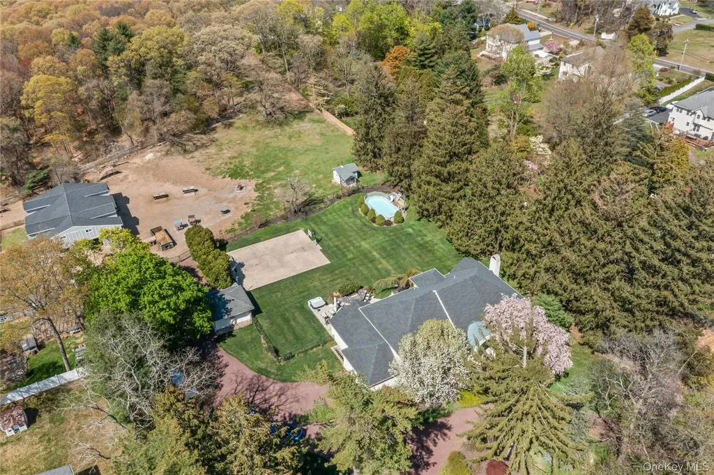 379 Smith Road Ronkonkoma NY 11779