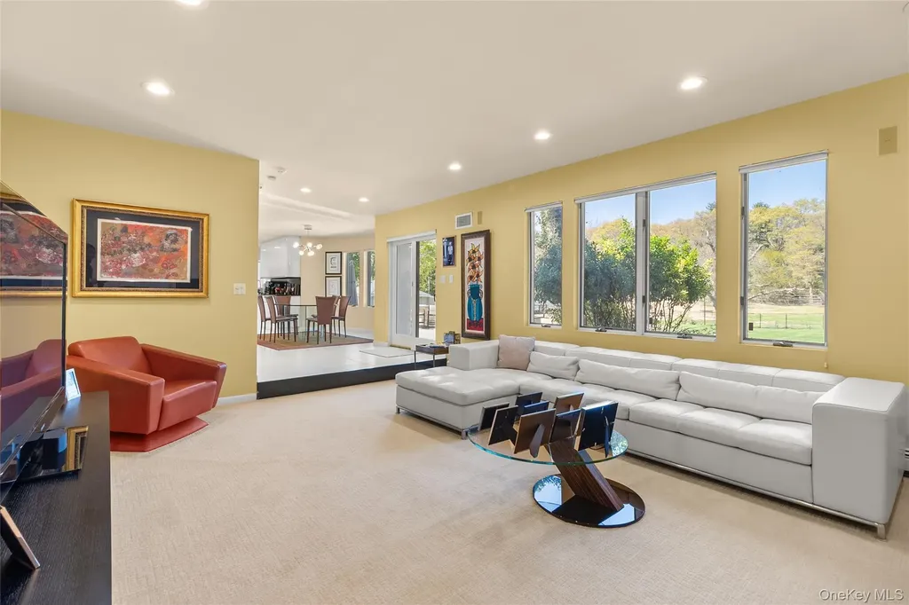 379 Smith Road Ronkonkoma NY 11779