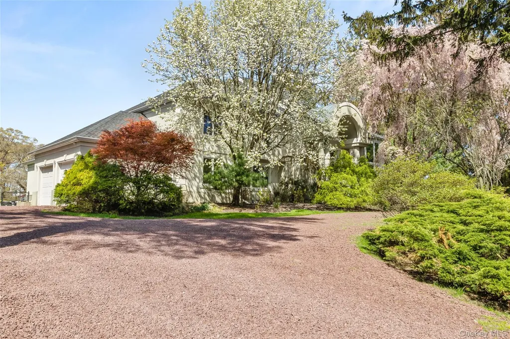 379 Smith Road Ronkonkoma NY 11779