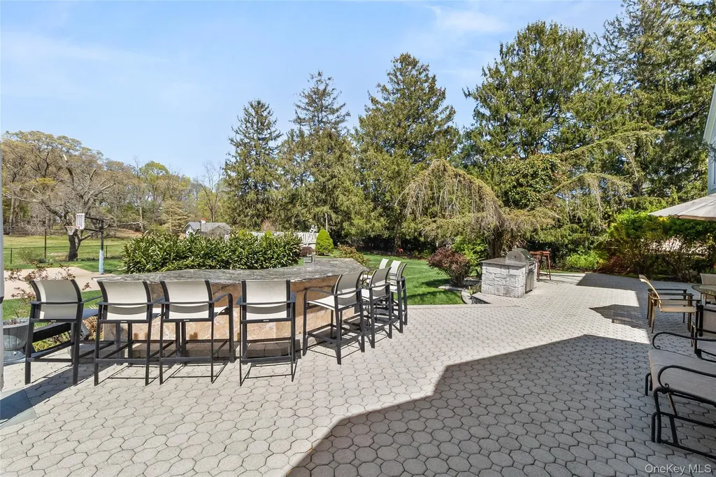 379 Smith Road Ronkonkoma NY 11779
